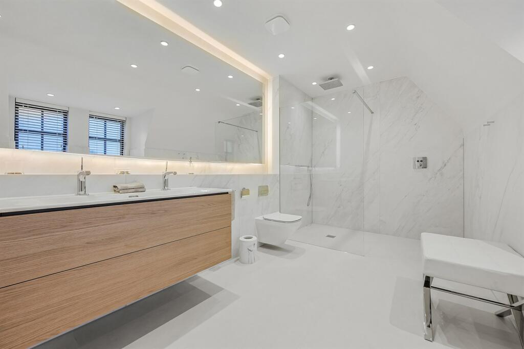 5 bedroom detached house for sale in Bankhall Lane, Hale, Altrincham, WA15